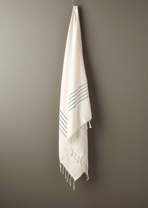 produktbillede af bali i grå stribet strandhåndklæde